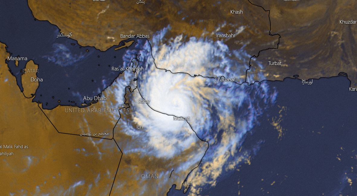 الإعصار شاهين يتجه بشكل نادر الحدوث نحو الإمارات هذه الليلة وغدا الإثنين